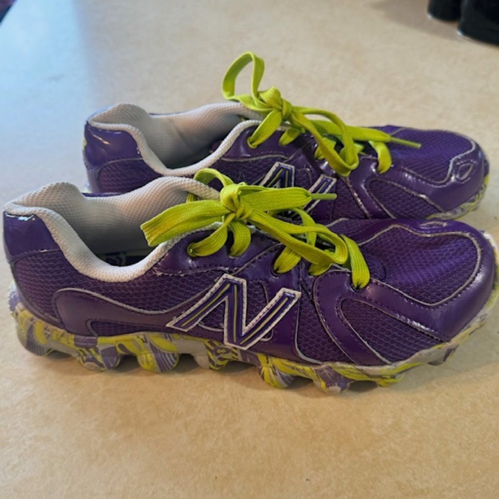 New Balance 825 PURPLE Running Shoes Sneakers 6-1/2 (women's 7.5-8)